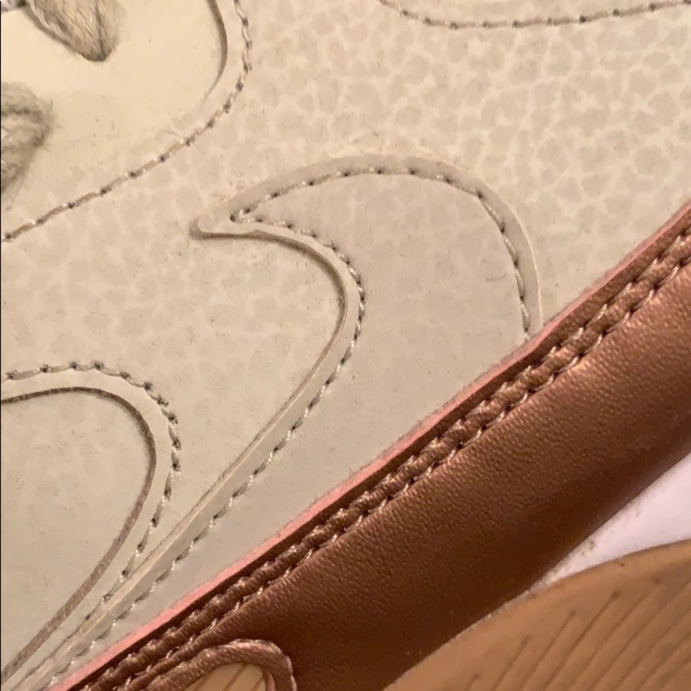 Nike - Picture 2 of 7